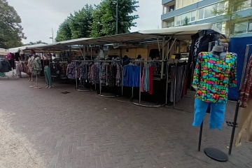 X-More Dameskleding - Dameskleding in diverse maten en diverse stijlen voor jong en oud, iedere vrijdag op de Markt in Emmen. 